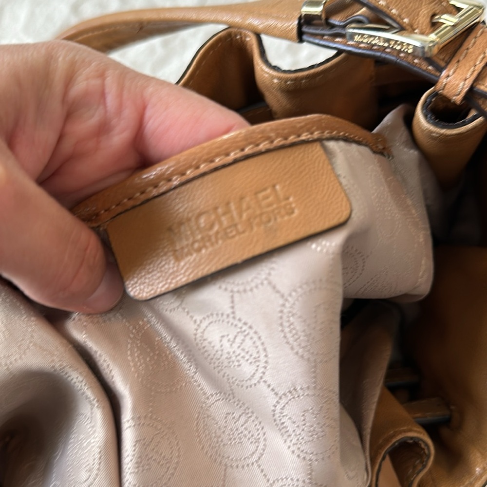 Michael Kors Light Brown Shoulder Bag With Gold Hardware And Magnetic Closure - Picture 11 of 12